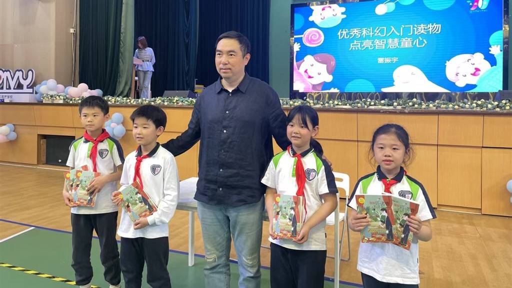 跟隨“情景化讀寫(xiě)”活動(dòng)入門(mén) 點(diǎn)燃青少年科學(xué)想象力:讀寫(xiě)