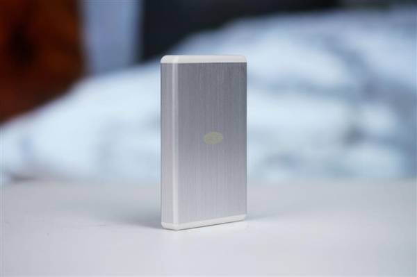 支持雷電5<strong></p>
<p>固態硬盤
</strong>！希捷LaCie Ruggged SSD4 1TB固態硬盤圖賞:固態硬盤
