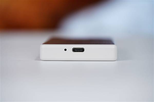 支持雷電5<strong></p>
<p>固態硬盤
</strong>！希捷LaCie Ruggged SSD4 1TB固態硬盤圖賞:固態硬盤
