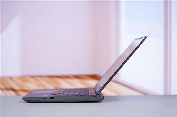 升級長江存儲PC450固態硬盤 機械革命耀世16 Ultra圖賞:機械硬盤
