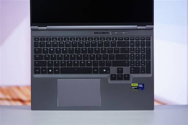 升級長江存儲PC450固態硬盤 機械革命耀世16 Ultra圖賞:機械硬盤
