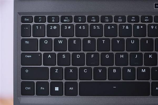 升級長江存儲PC450固態硬盤 機械革命耀世16 Ultra圖賞:機械硬盤
