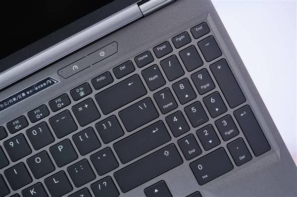 升級長江存儲PC450固態硬盤 機械革命耀世16 Ultra圖賞:機械硬盤
