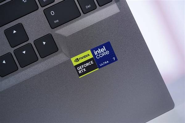 升級長江存儲PC450固態硬盤 機械革命耀世16 Ultra圖賞:機械硬盤
