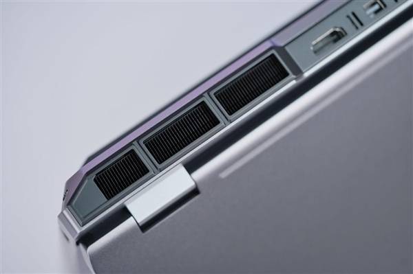 升級長江存儲PC450固態硬盤 機械革命耀世16 Ultra圖賞:機械硬盤
