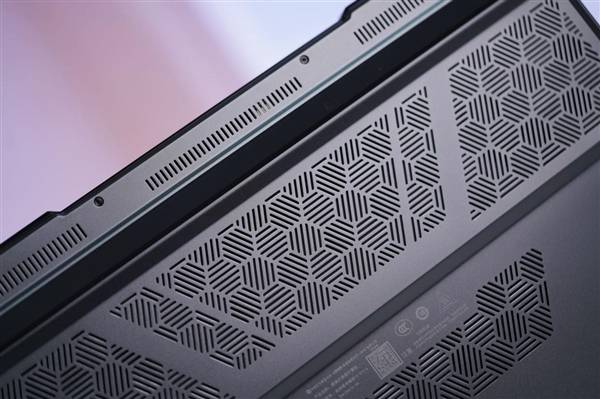 升級長江存儲PC450固態硬盤 機械革命耀世16 Ultra圖賞:機械硬盤
