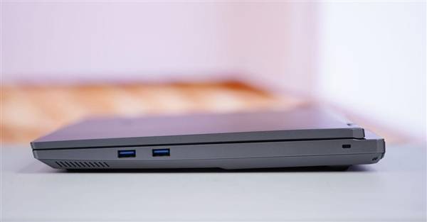 升級長江存儲PC450固態硬盤 機械革命耀世16 Ultra圖賞:機械硬盤
