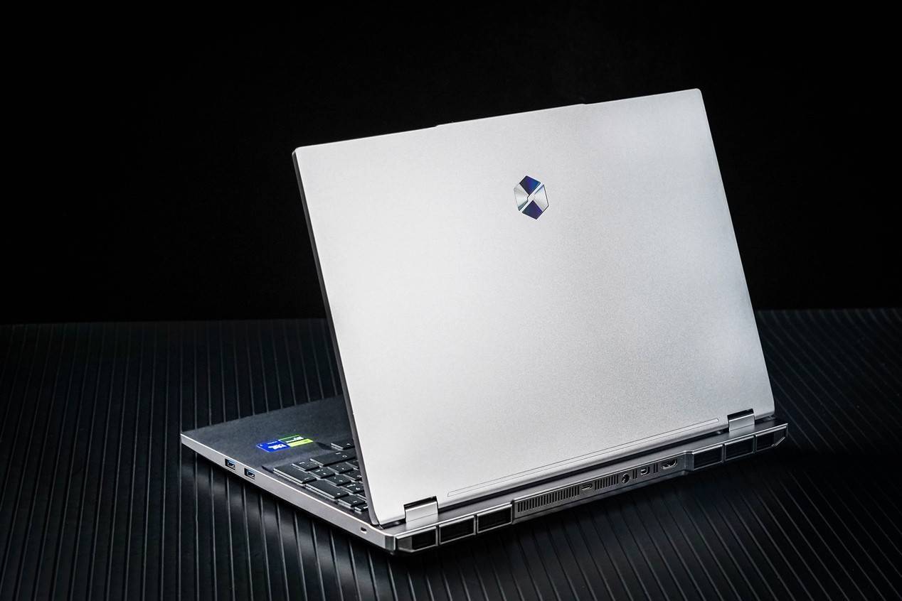 機械革命耀世16Ultra深度評測:精致做工搭配前沿配置 長江存儲PC450固態硬盤成亮點:機械硬盤